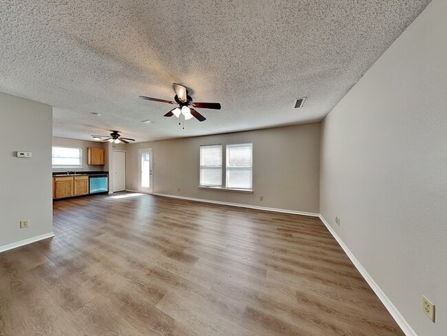 Building Photo - MOVE IN SPECIAL! 3 bed 2.5 bath in Indiana...