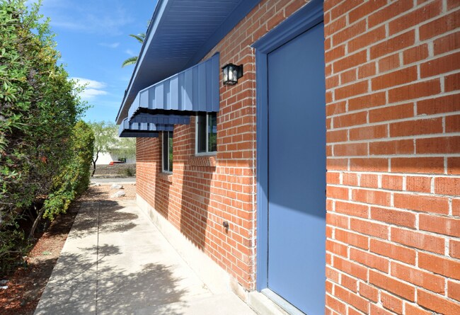 Building Photo - 3224 E 1st St