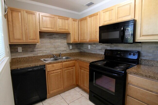 Building Photo - 1212 Willow Ln