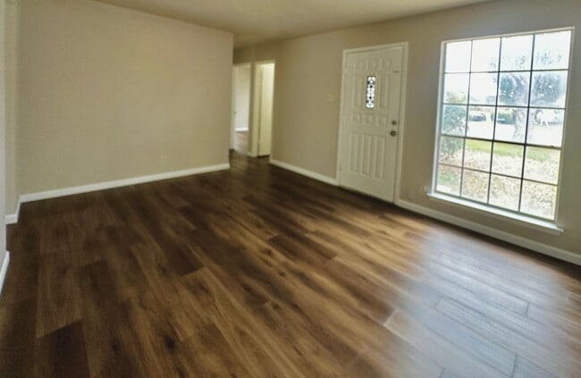 Building Photo - 5055 Binz Engleman Rd