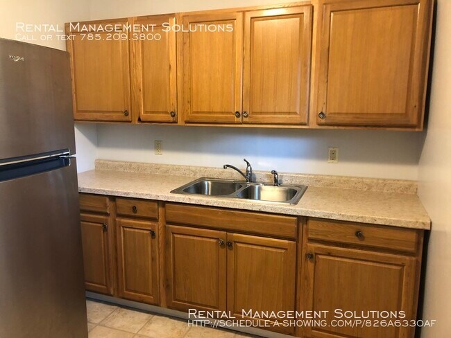 Building Photo - NEW LISTING--1300 SW 37th