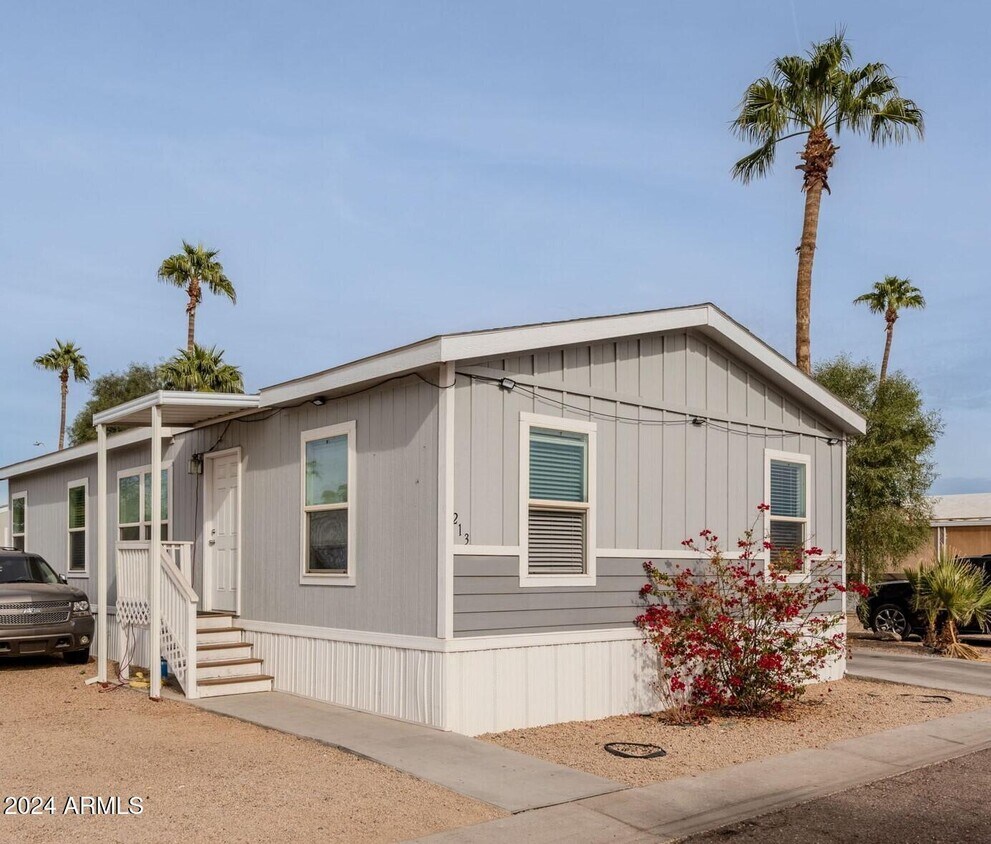 Foto principal - 625 W McKellips Rd