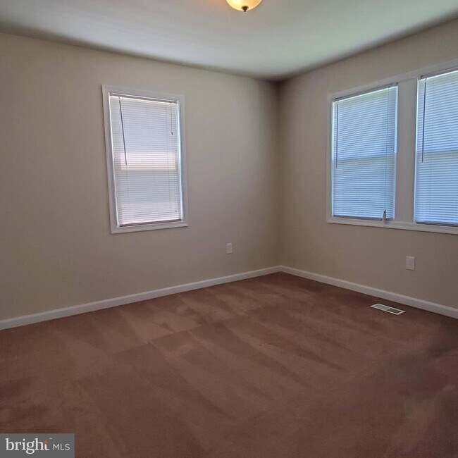 Foto del edificio - 4710 Temple Hill Rd