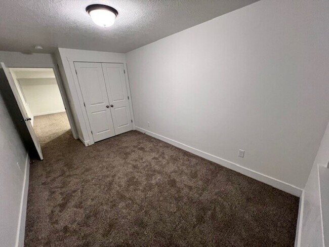 Building Photo - 200 1200 S