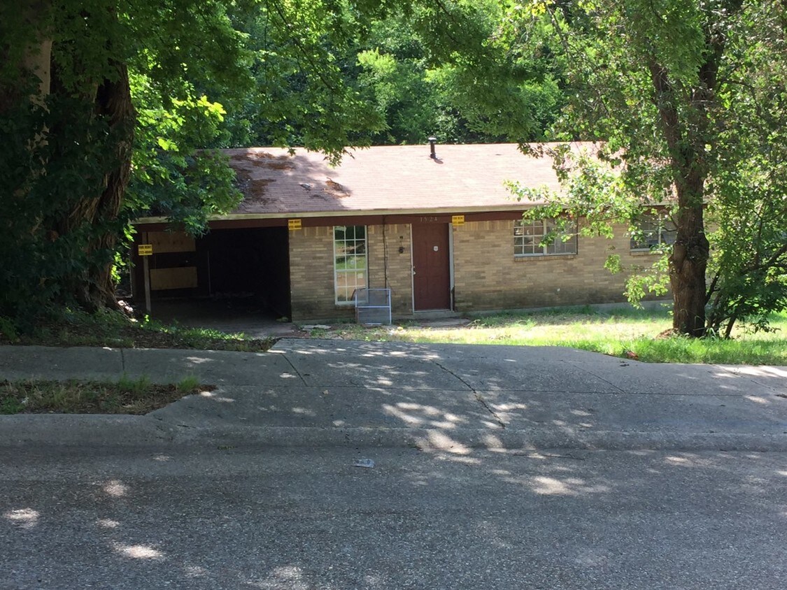 Primary Photo - 1524 Oxford Ave