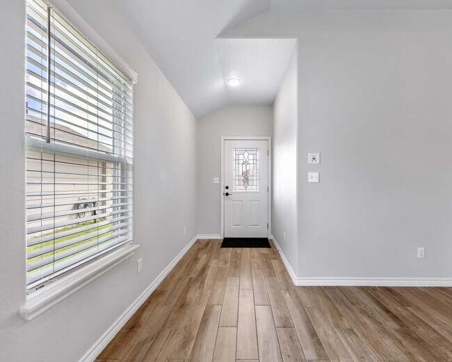 Foto del edificio - 7714 Pruet Dr