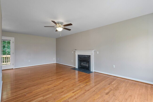 Building Photo - BEAUTIFUL 4 BEDROOM HOME IN HEART OF HISTO...