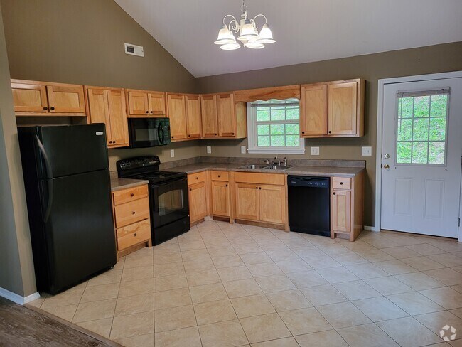 Building Photo - 456 Austin St