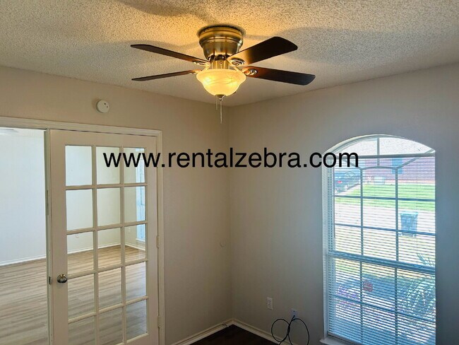 Foto del edificio - $2100 Lake Worth - GREAT FLOORPLAN