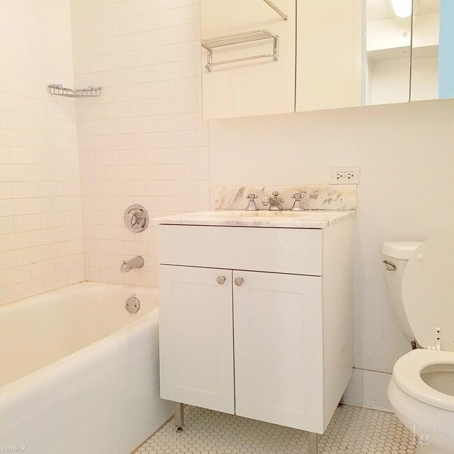 Building Photo - 455 W 37th St