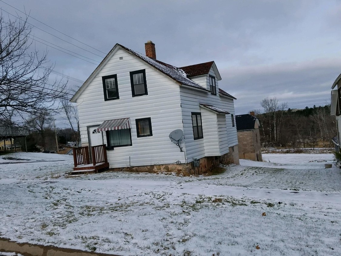 Primary Photo - 120 Crystal Ave