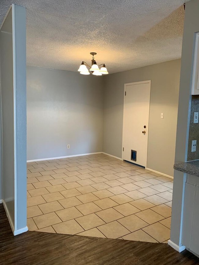 Building Photo - 2729 Perryville Dr