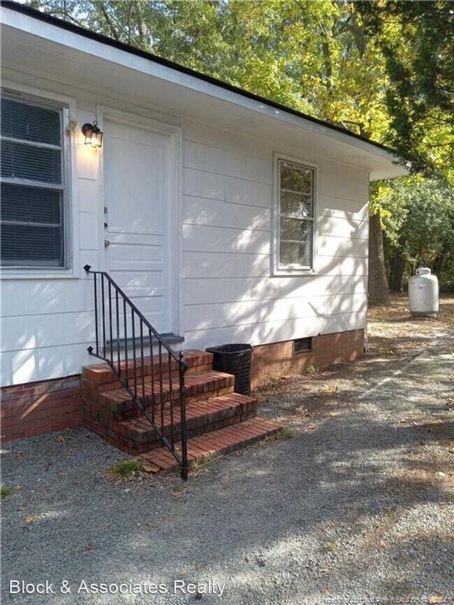 Foto del edificio - 1 br, 1 bath House - 200 Post Avenue #1