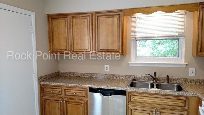 Building Photo - Renovated Duplex in Apison!  Close to VW!