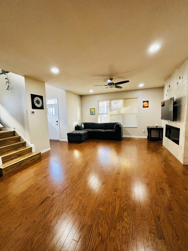 953 Times Square Dr, Aurora, IL 60504 Townhome Rentals in Aurora IL