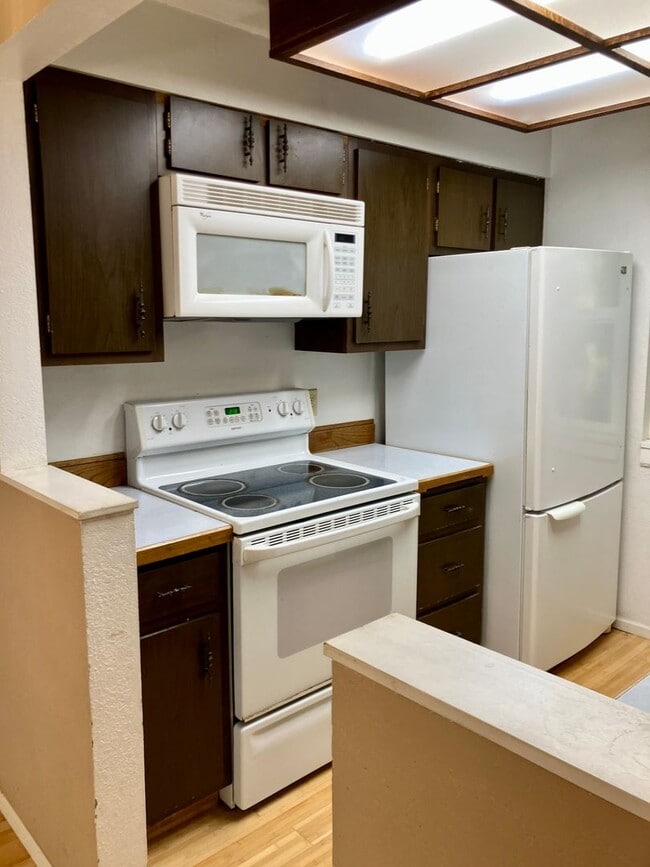 Building Photo - Spacious 2-Bed, 1.5-Bath Home with Firepla...