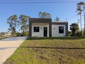 Building Photo - 935 Panda Dr
