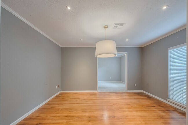 Foto del edificio - 927 Carlingford Ln