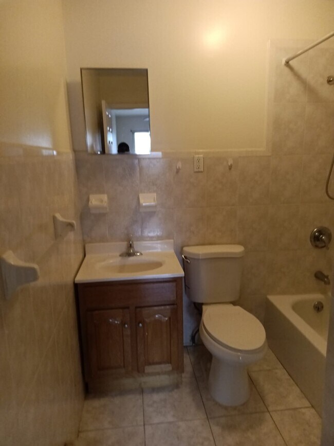 Foto del edificio - 1038 E 217th St