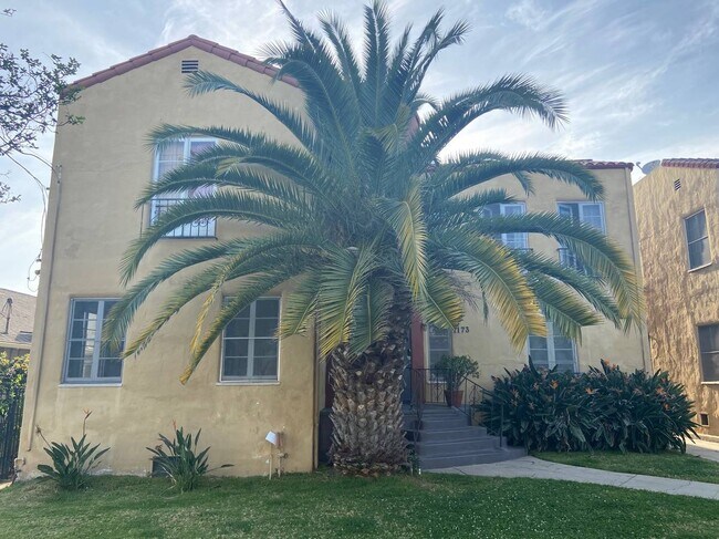 Building - 1173 N Ardmore Ave