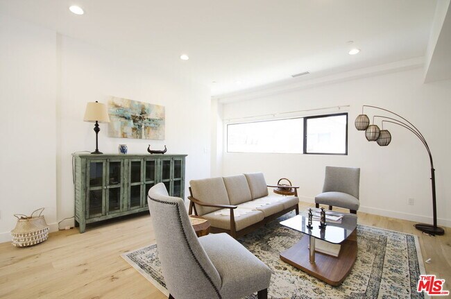 Foto del edificio - 860 S Wilton Pl