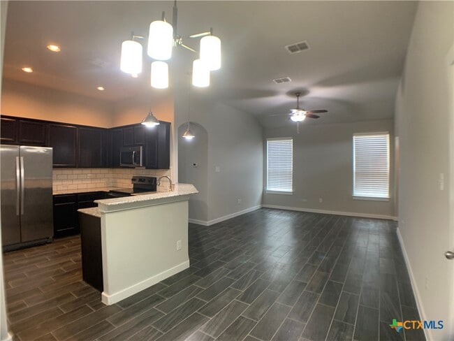 Foto del edificio - 354 Creekside Curve