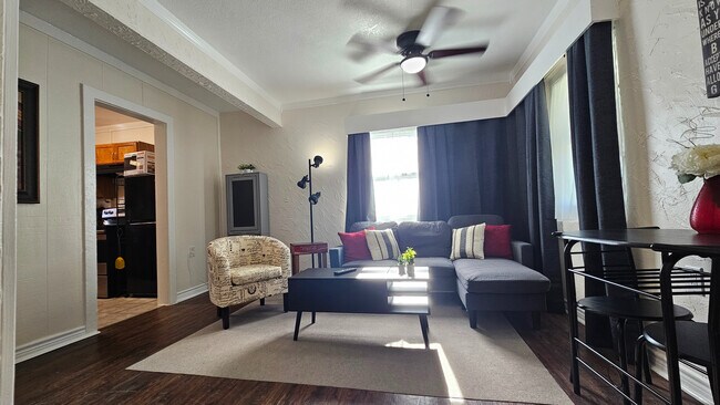 Foto del edificio - Room in Single Family Home on Hayes Ct