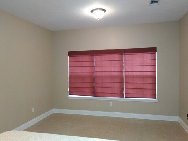 Building Photo - 1205 Commanche