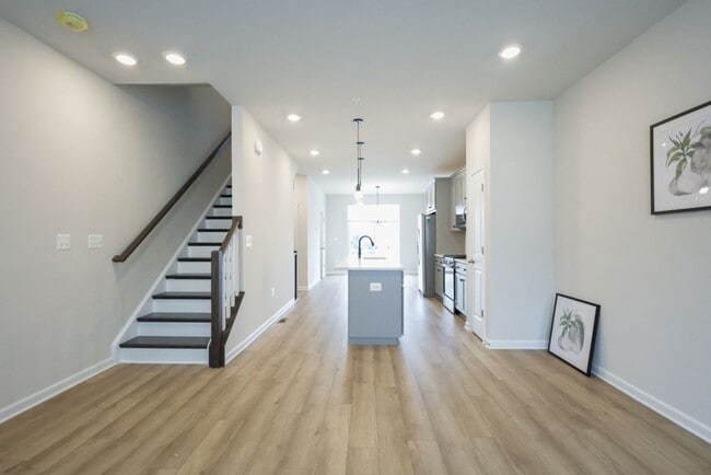 Building Photo - Lovely 3 BR/3.5 BA Townhome in Montgomery ...