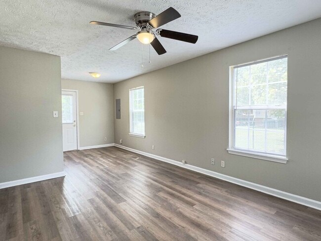 Building Photo - 670 Artic Ave