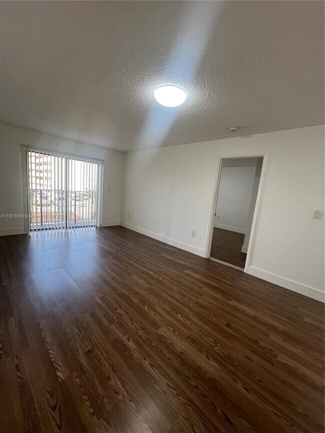 Foto del edificio - 6141 W 22nd Ct