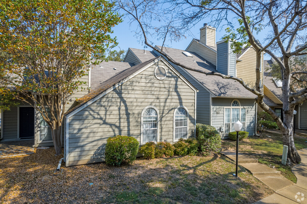 Primary Photo - Hidden Oaks Townhomes