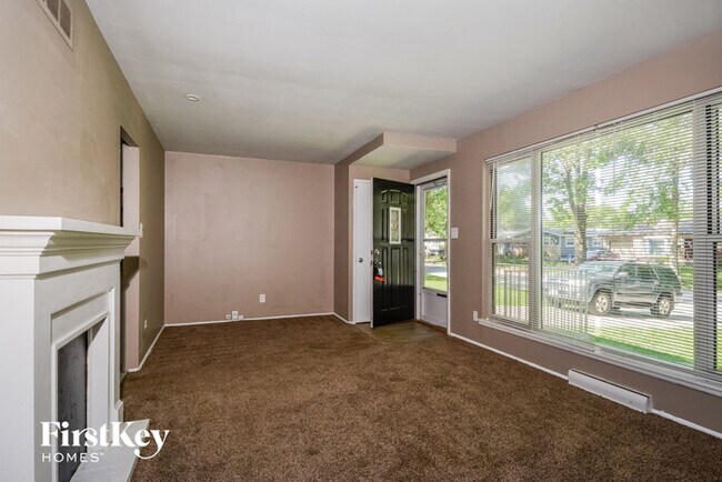 Building Photo - 624 Holiday Ave