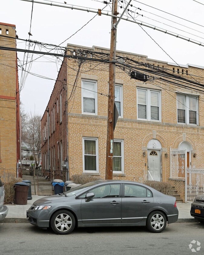 Foto del edificio - 811 E 242nd