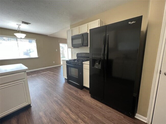 Foto del edificio - 28811 Stapleford St