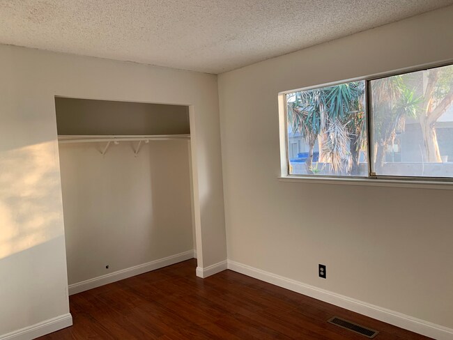 Foto del edificio - 5481 Thornwood Dr