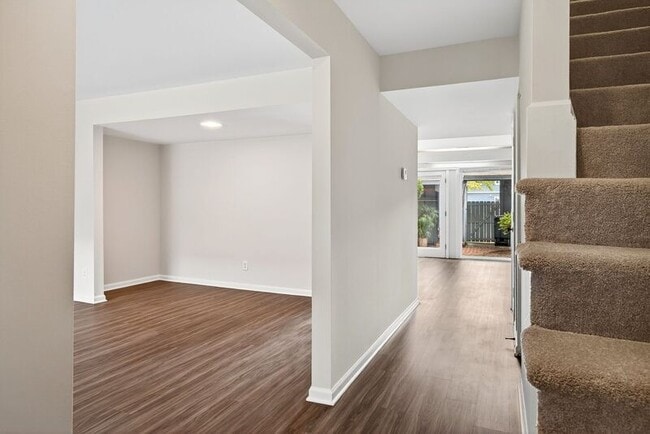 Building Photo - 94 Woodlake Dr