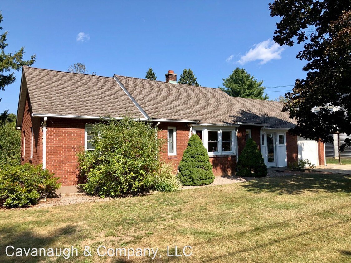 Primary Photo - 3 br, 2 bath House - 8 Sunset Drive
