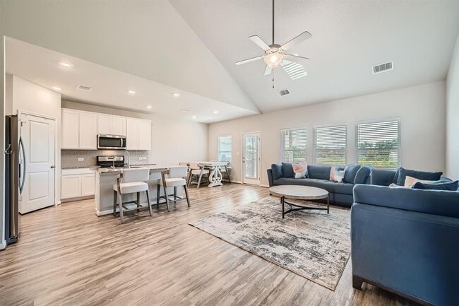 Foto del edificio - 434 Windy Reed Rd