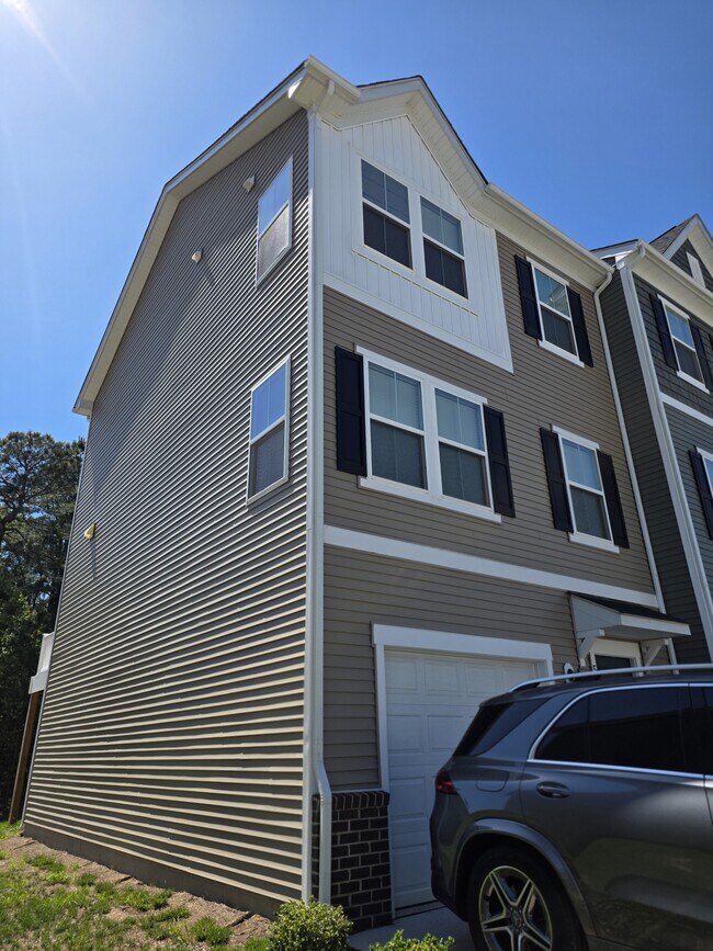 Foto del edificio - 5870 Ginger Dr