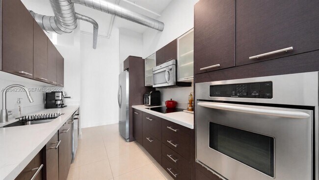 Building Photo - 3029 NE 188th St
