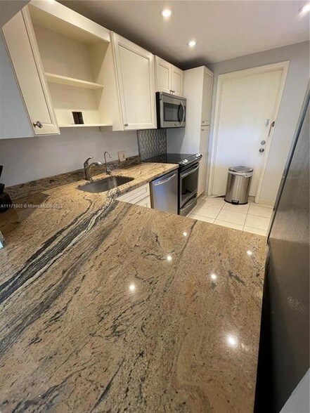 Foto del edificio - 3100 N Palm Aire Dr