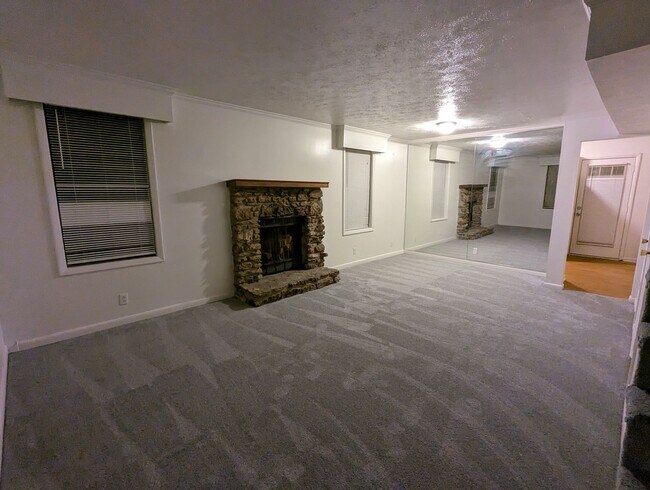 Foto del edificio - Updated Home Conveniently Located