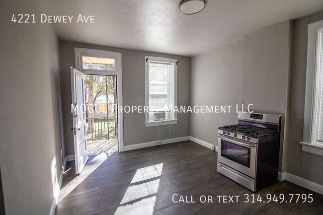 Foto del edificio - 4221 Dewey Ave