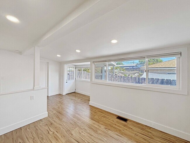 Foto del edificio - Charming 2BD/1BA Home in Cherokee Point W/...