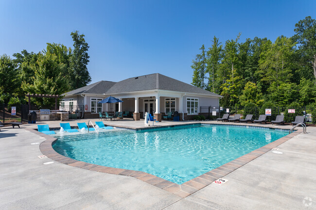 Clubhouse & Pool - Arrowhead Apartments