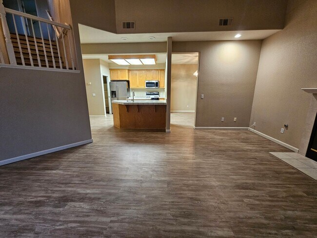 Building Photo - BEAUTIFUL 2 STORY, 3 BRM, 2 1/2 BATHS WITH...