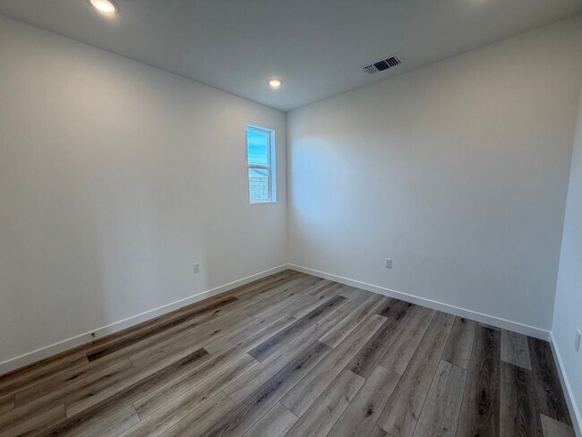 Foto del edificio - Brand New Construction in River Terrace Development!