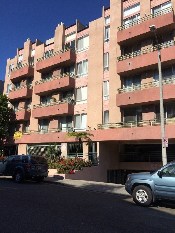 Building Photo - 1220 N Las Palmas Ave