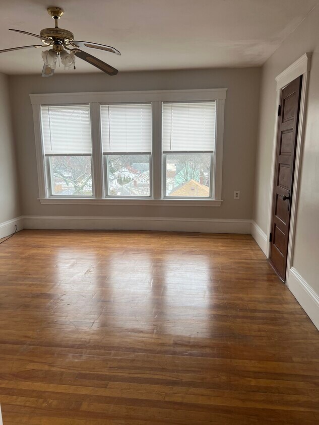 Primary Photo - 52 Ingleside Ave
